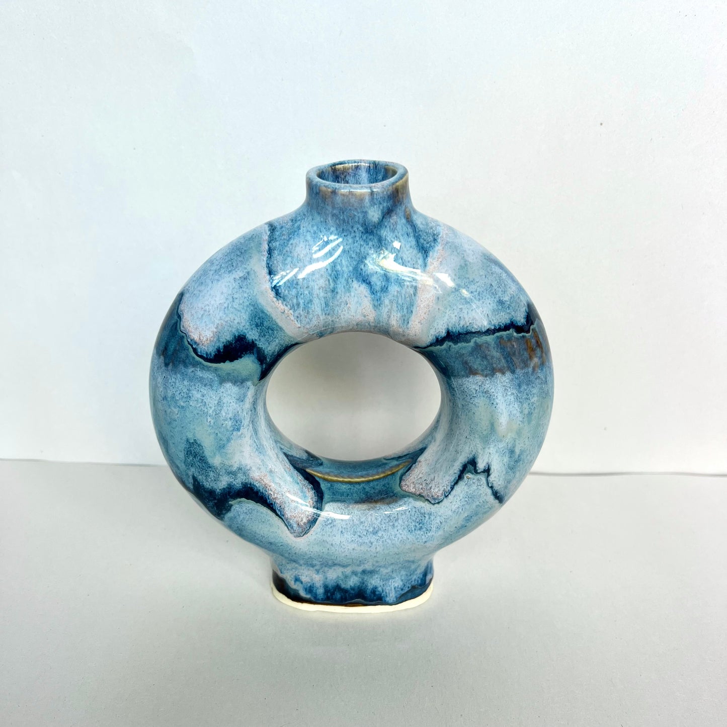 Coastal Crest Donut Vase
