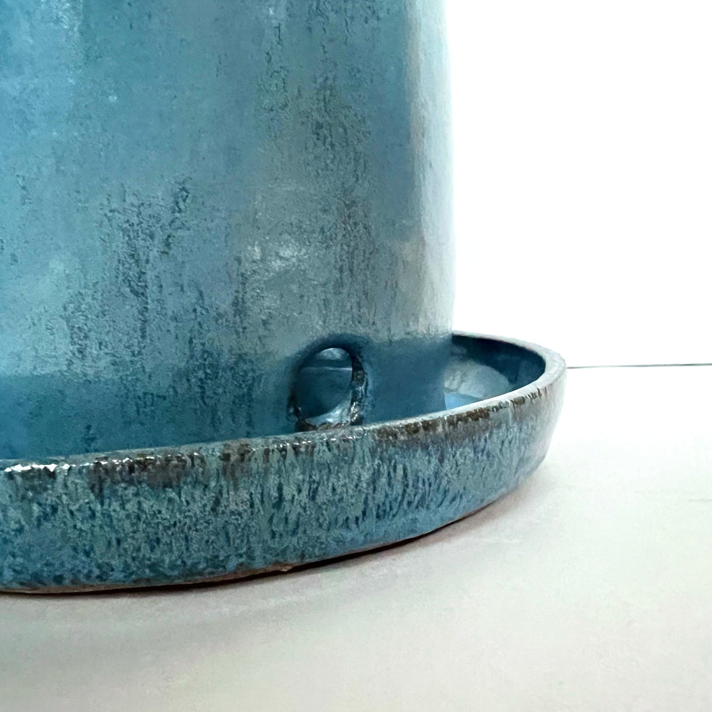 Jardinera de cielo azul